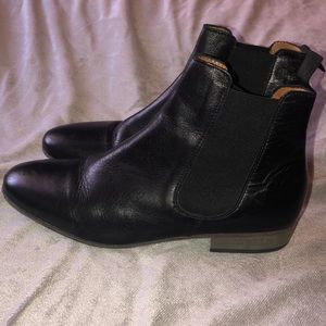 Black boemos Italian leather ankle boots, like new